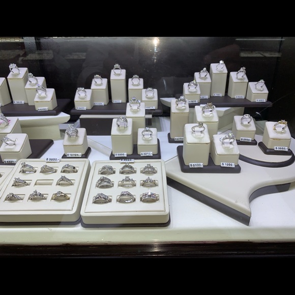 Ladies 14 karat and 18 karat Gold genuine diamonds - Picture 5 of 8